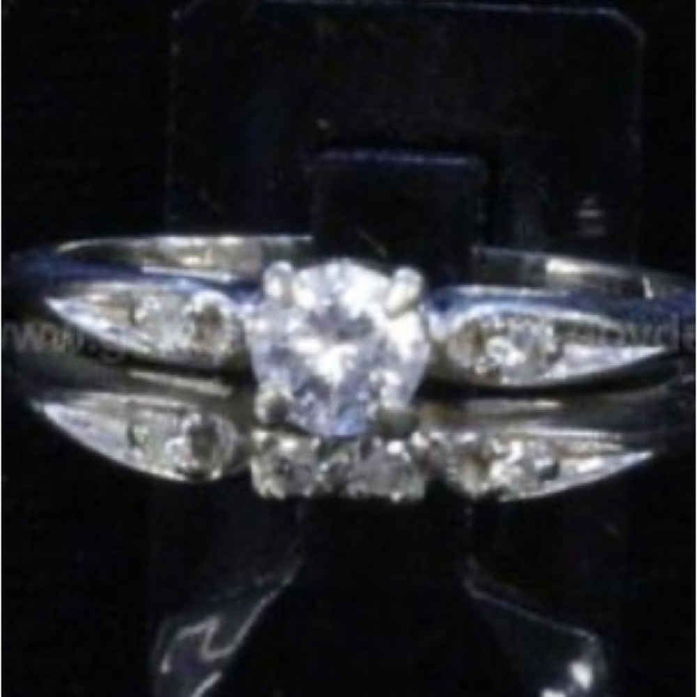 REAL Diamonds Engagement Ring - Picture 2 of 6